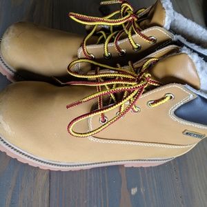 Boys boots